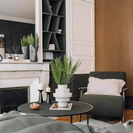 Llyod - 3 A Madeleine Apartman Párizs