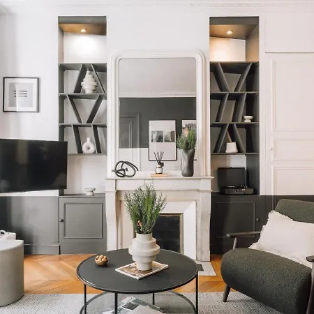 Llyod - 3 A Madeleine Párizs