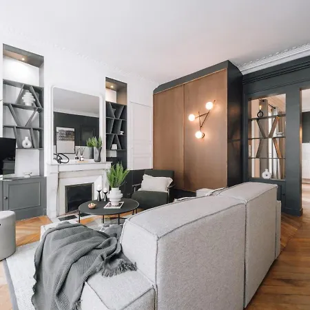 Llyod - 3 A Madeleine * Párizs